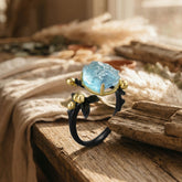 Pierścionek regulowany z akwamarynem naturalnym i motywem botanicznym - zdjęcie 1