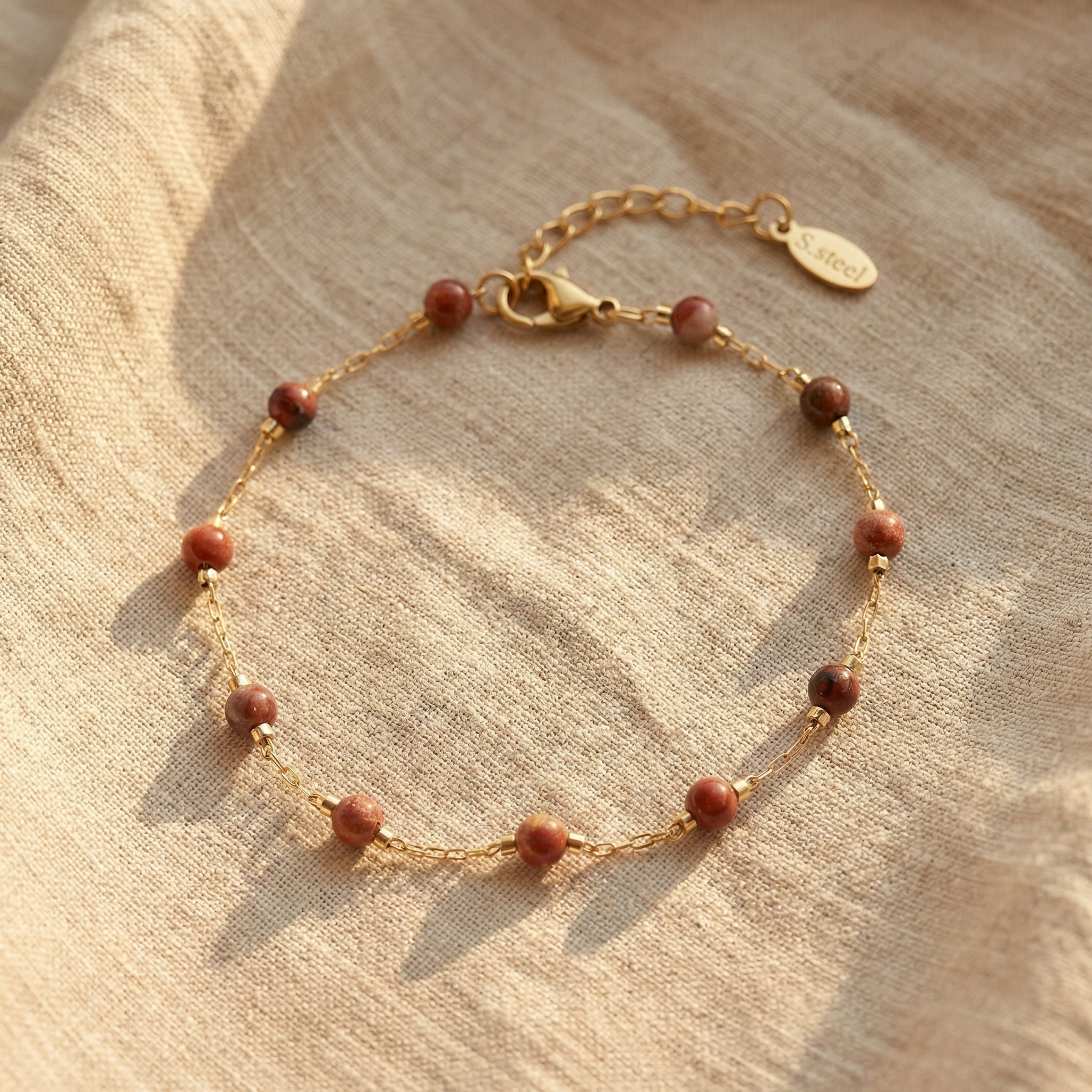 Bransoletka z jaspisem czerwonym i pozłacaną miedzią - zdjęcie 1