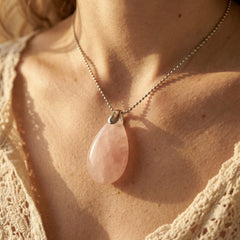 Naszyjnik z kwarcem różowym naturalnym w formie szlachetnej kropli - zdjęcie 6