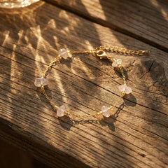 Bransoletka z kwarcem różowym i pozłacanym wykończeniem - zdjęcie 5