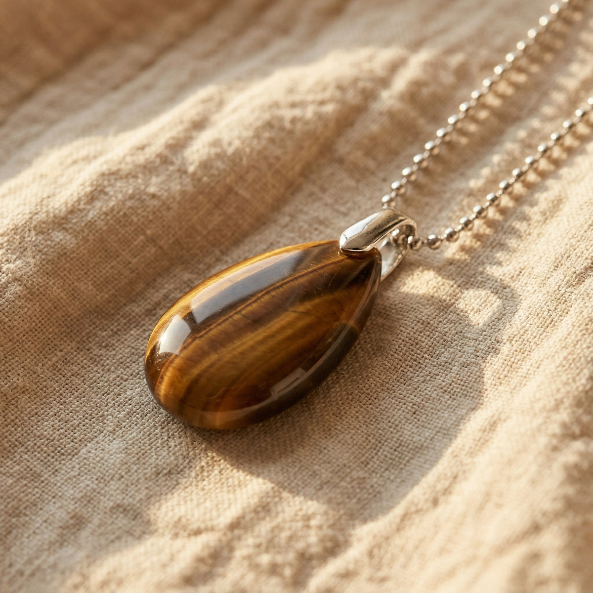 Naszyjnik z okiem tygrysim w kształcie eleganckiej kropli - zdjęcie 1