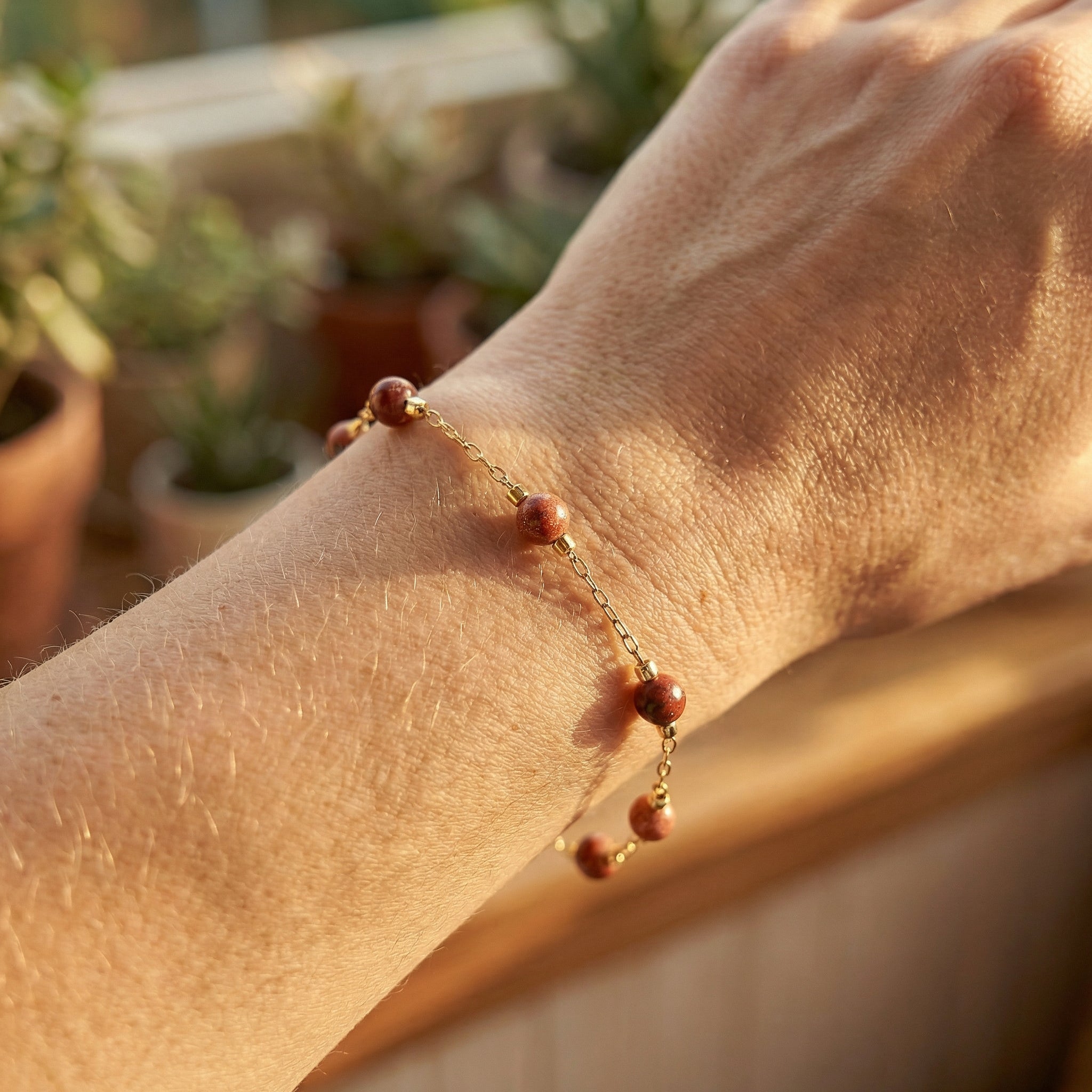 Bransoletka z jaspisem czerwonym i pozłacaną miedzią - zdjęcie 6