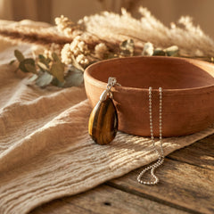 Naszyjnik z okiem tygrysim w kształcie eleganckiej kropli - zdjęcie 4