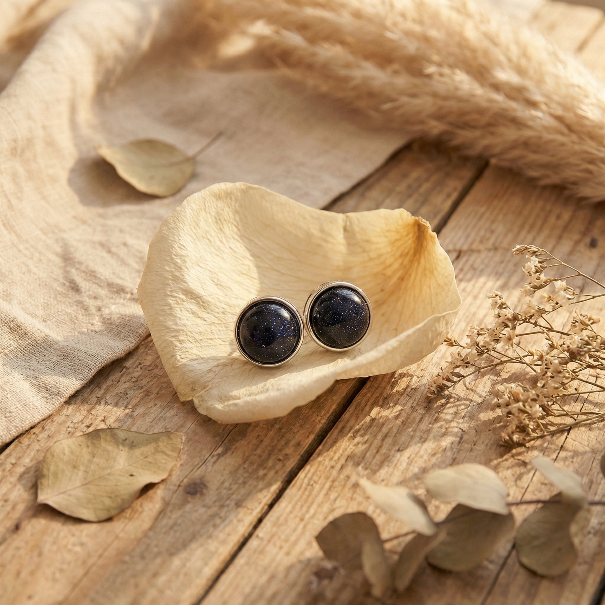 Kolczyki sztyfty z piaskiem niebieskim i srebrnym wykończeniem - zdjęcie 4