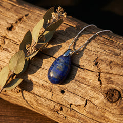 Naszyjnik z naturalnym lapis lazuli w kształcie szlachetnej kropli - zdjęcie 4