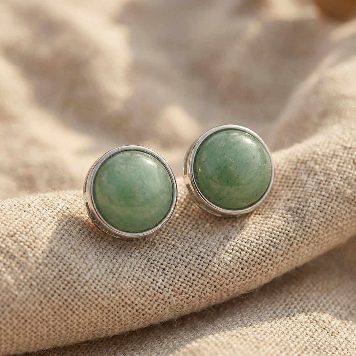 Kolczyki sztyfty z awenturynem zielonym i srebrnym wykończeniem - zdjęcie 1
