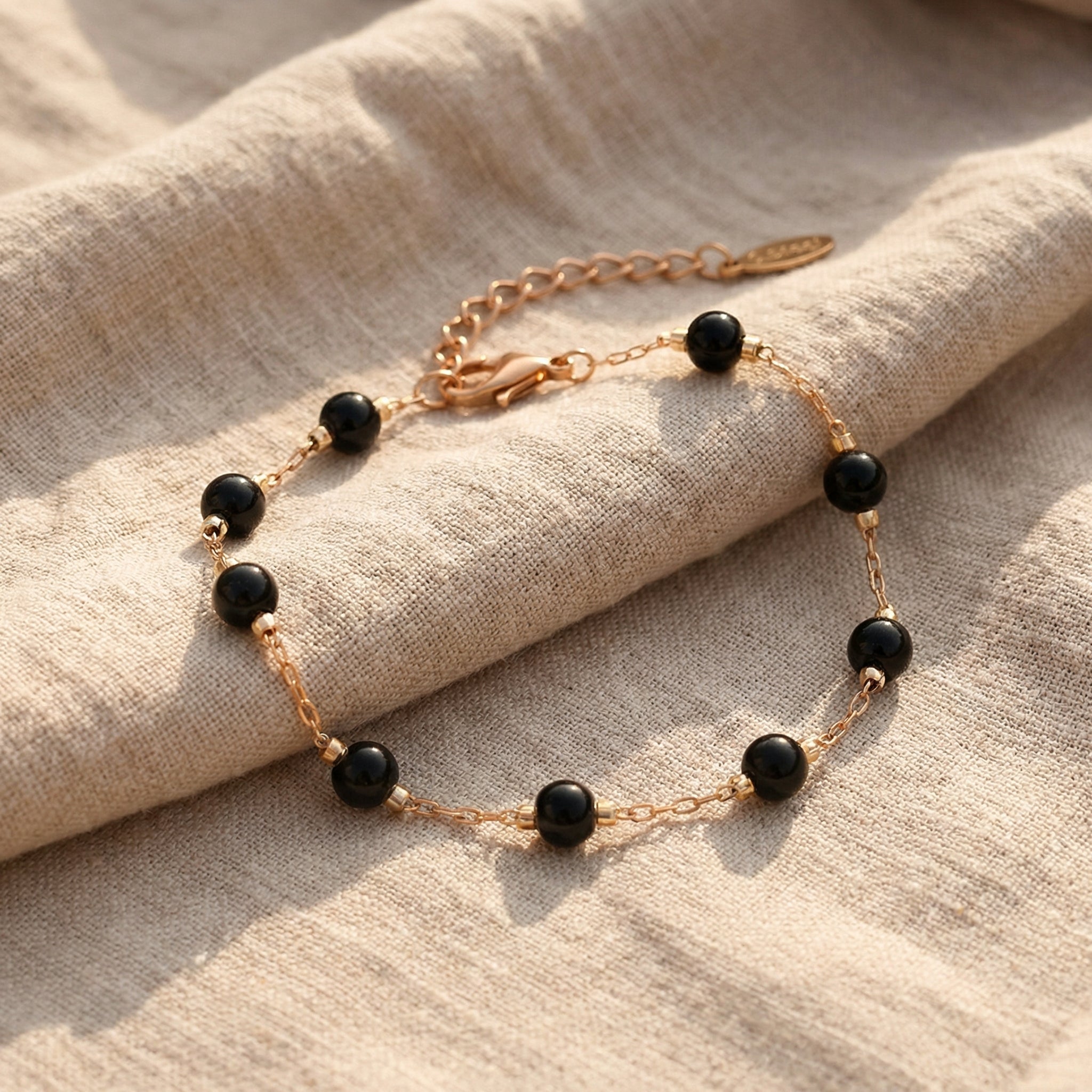 Bransoletka z obsydianem czarnym i miedzią w kolorze złotym - zdjęcie 1