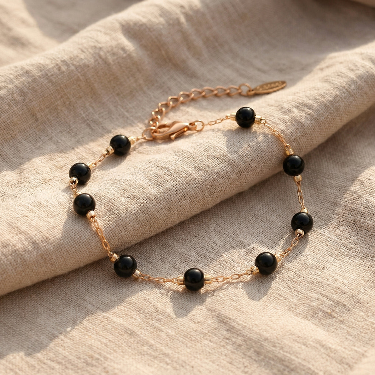 Bransoletka z obsydianem czarnym i miedzią w kolorze złotym - zdjęcie 1