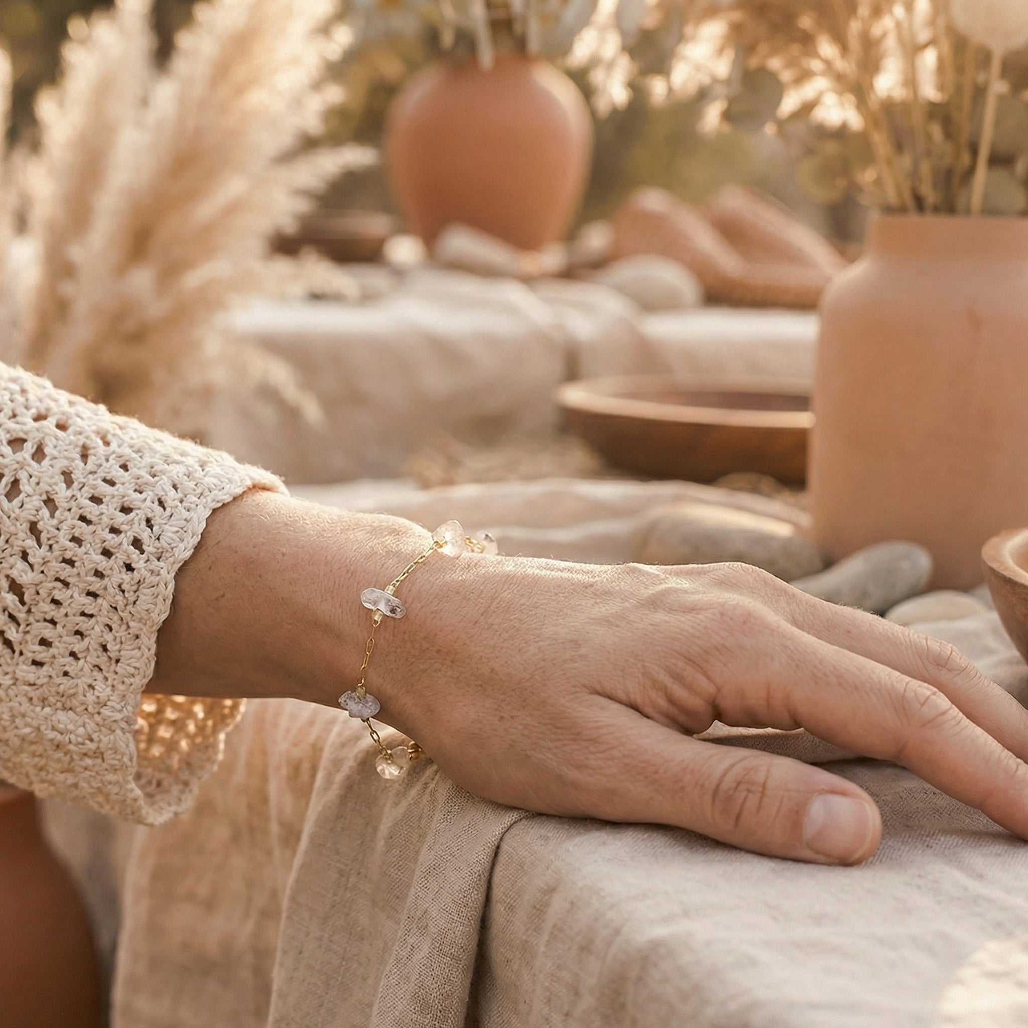 Bransoletka z kwarcem różowym i pozłacanym wykończeniem - zdjęcie 7