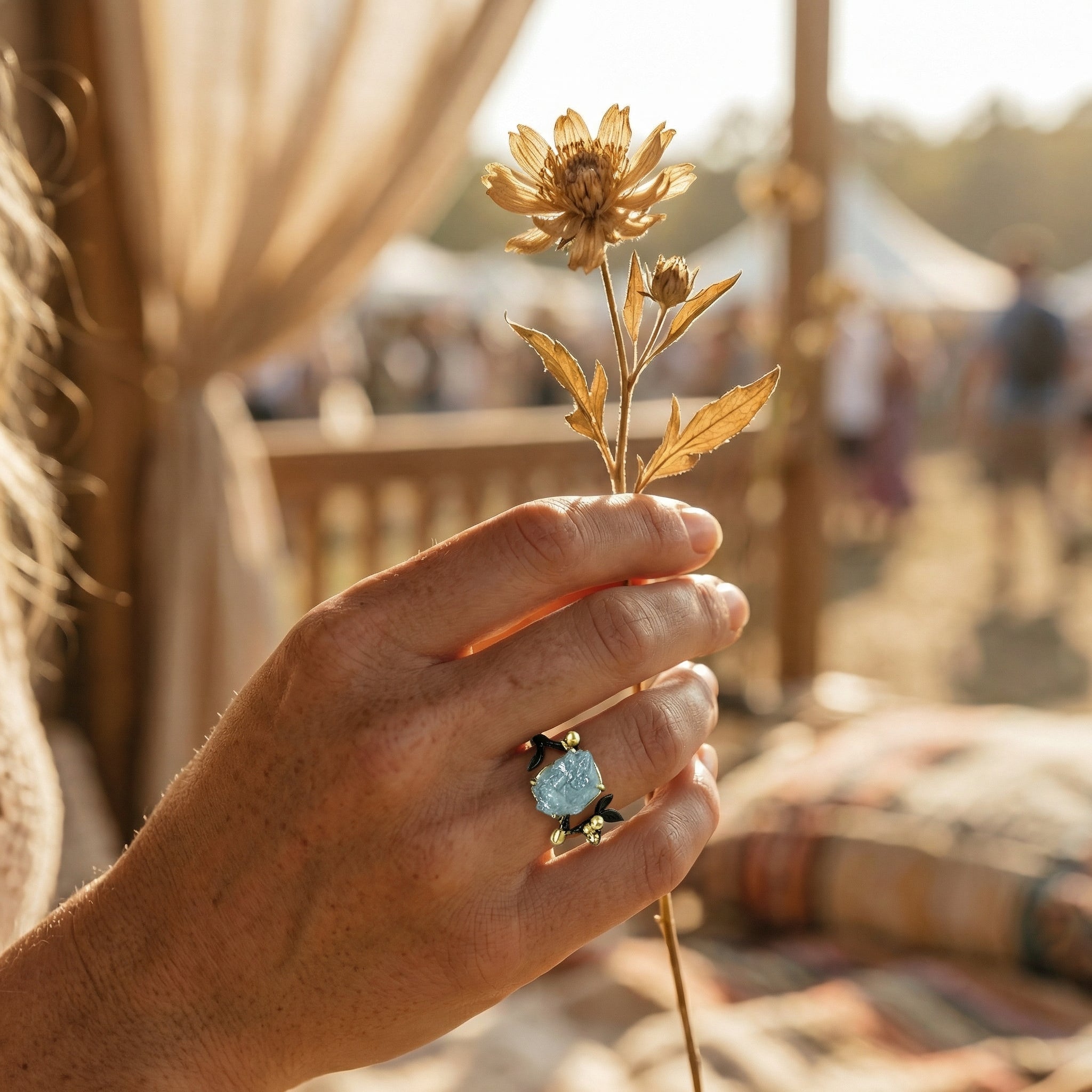 Pierścionek regulowany z akwamarynem naturalnym i motywem botanicznym - zdjęcie 8
