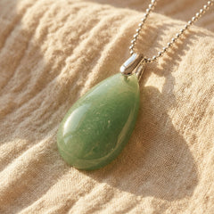 Naszyjnik z naturalnym awenturynem zielonym w kształcie szlachetnej kropli - zdjęcie 1