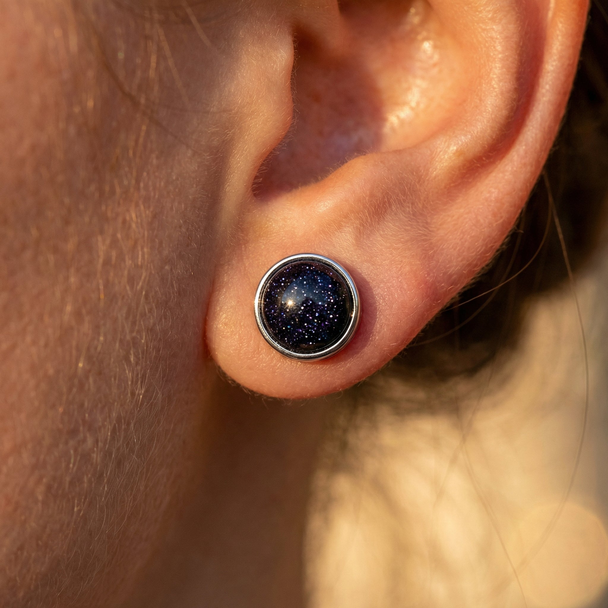 Kolczyki sztyfty z piaskiem niebieskim i srebrnym wykończeniem - zdjęcie 6