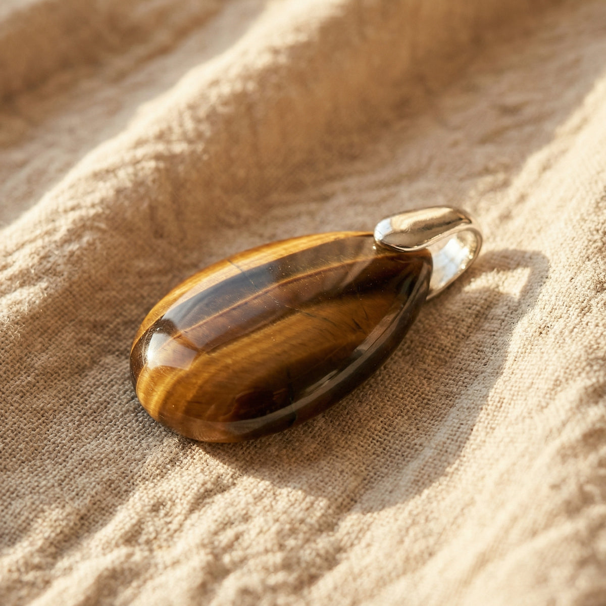 Naszyjnik z tygrysim okiem naturalnym w kształcie szlachetnej kropli - zdjęcie 1