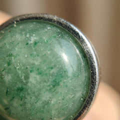 Kolczyki sztyfty z awenturynem zielonym i srebrnym wykończeniem - zdjęcie 3