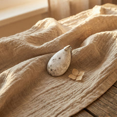 Wisiorek z naturalnym howlitem w kształcie kropli w stylu boho - zdjęcie 4