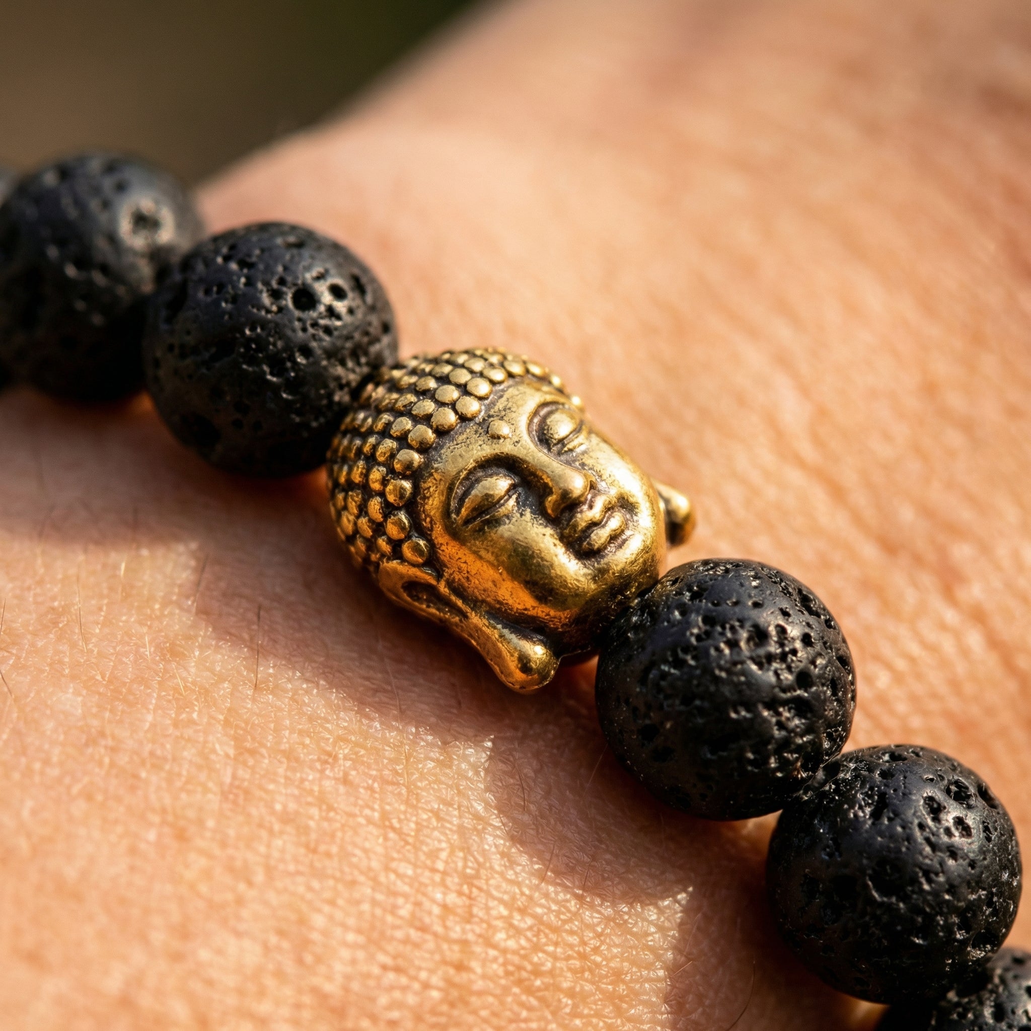 Bransoletka z lawy wulkanicznej i miedzi w kolorze czarno-złotym - zdjęcie 8