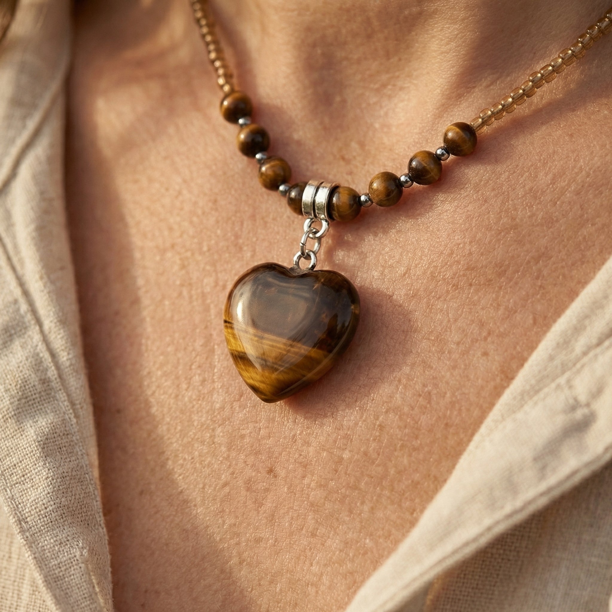 Naszyjnik z tygrysim okiem w kształcie serca i koralikami vintage - zdjęcie 6
