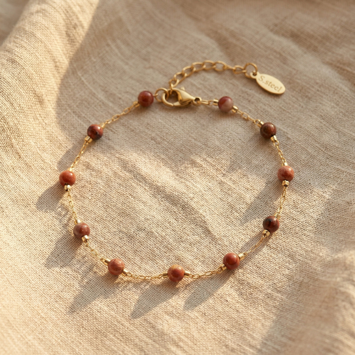 Bransoletka z jaspisem czerwonym i pozłacaną miedzią - zdjęcie 1