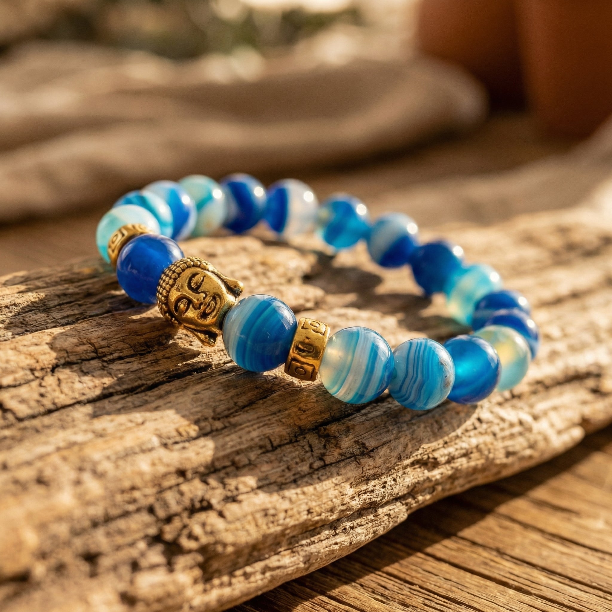 Naszyjnik z niebieskim agatem i miedzią w złotym kolorze - zdjęcie 2