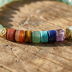 Bransoletka z awenturynem i 7 kamieniami czakr 4mm na drewnie. Kolorowa biżuteria duchowa w stylu boho.