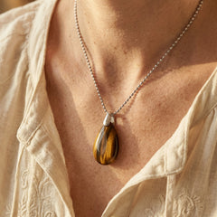 Naszyjnik z okiem tygrysim w kształcie eleganckiej kropli - zdjęcie 6