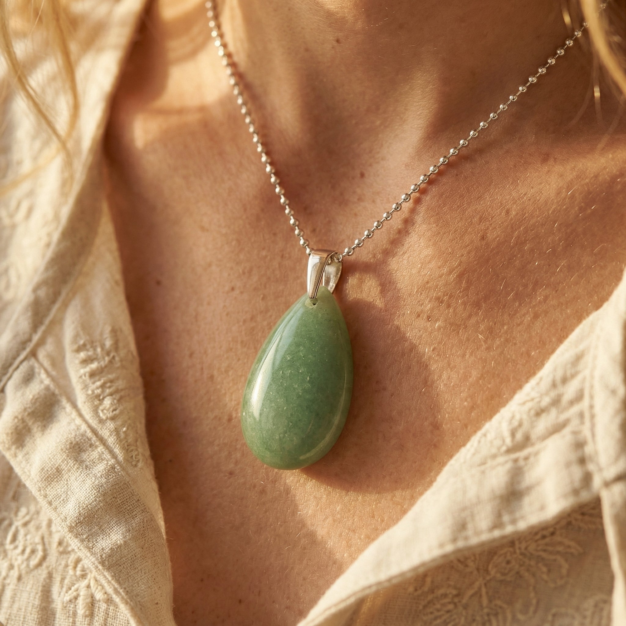 Naszyjnik z naturalnym awenturynem zielonym w kształcie szlachetnej kropli - zdjęcie 6