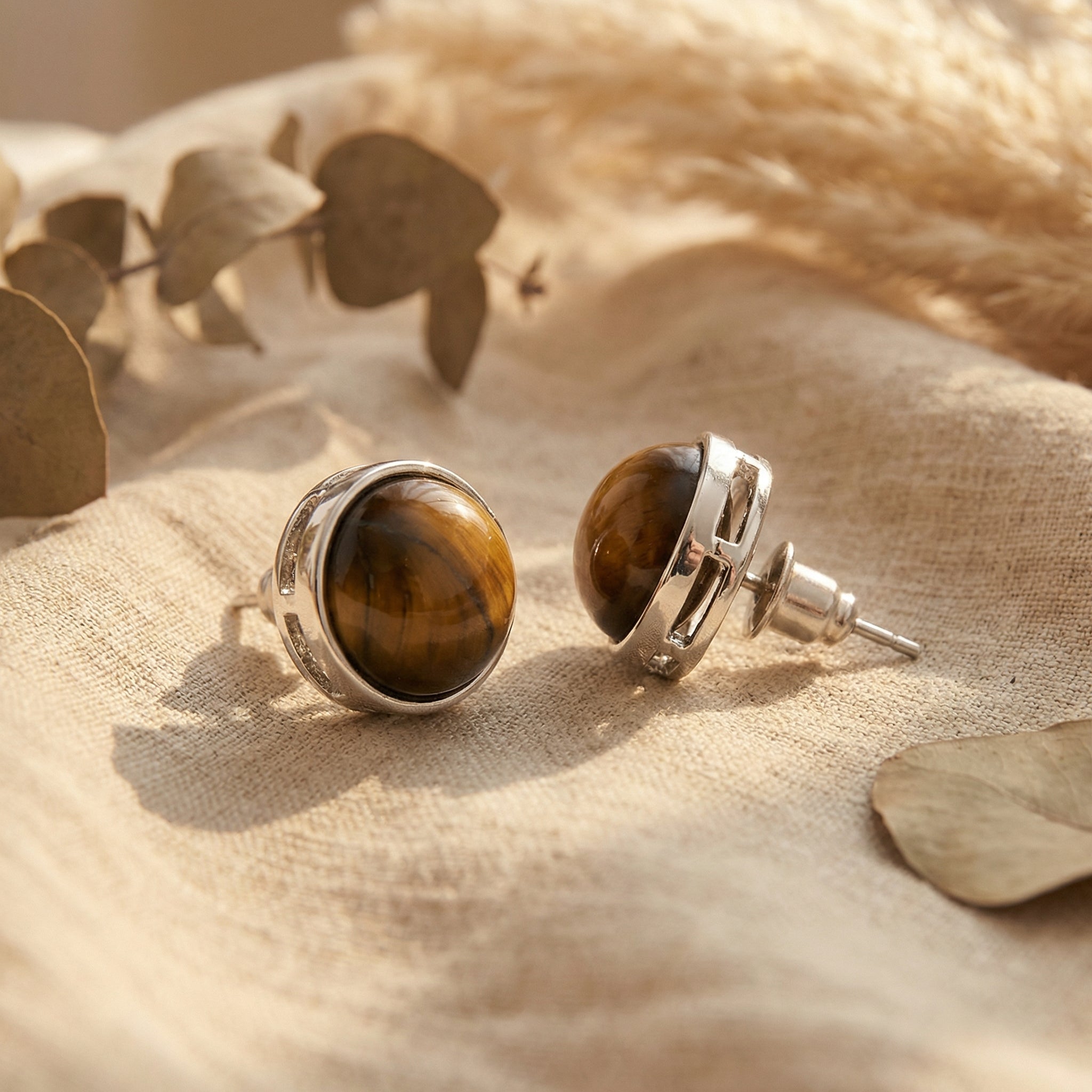 Kolczyki sztyfty z okiem tygrysim i srebrnym wykończeniem vintage - zdjęcie 2