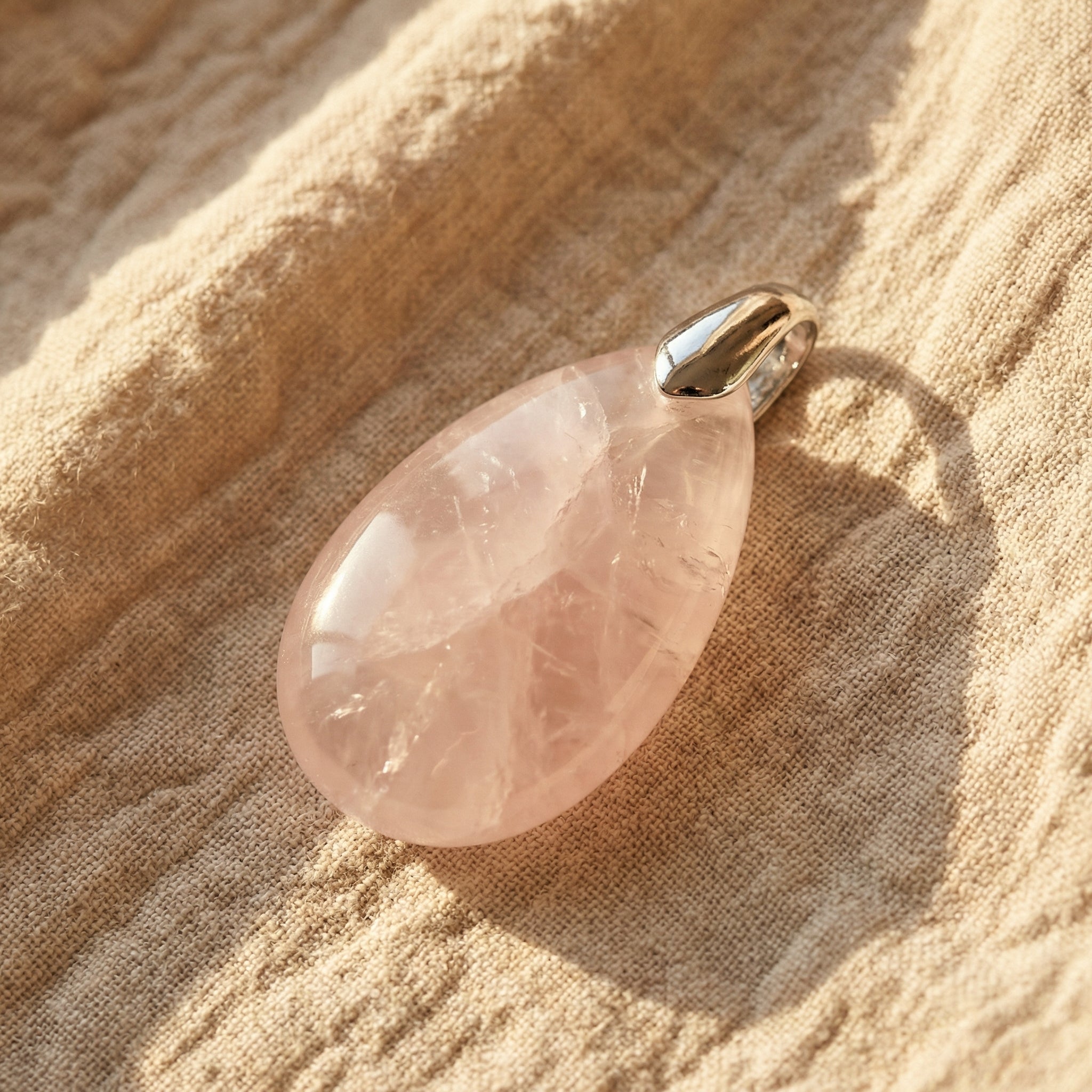 Wisiorek z kwarcem różowym w kształcie kropli kamień naturalny - zdjęcie 1