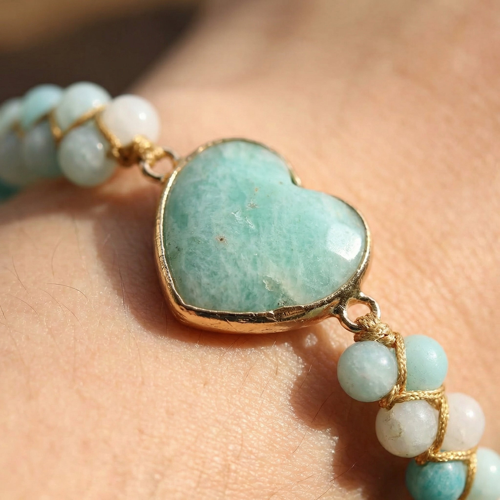 Bransoletka z amazonitem naturalnym i złotym sercem pleciona boho - zdjęcie 8